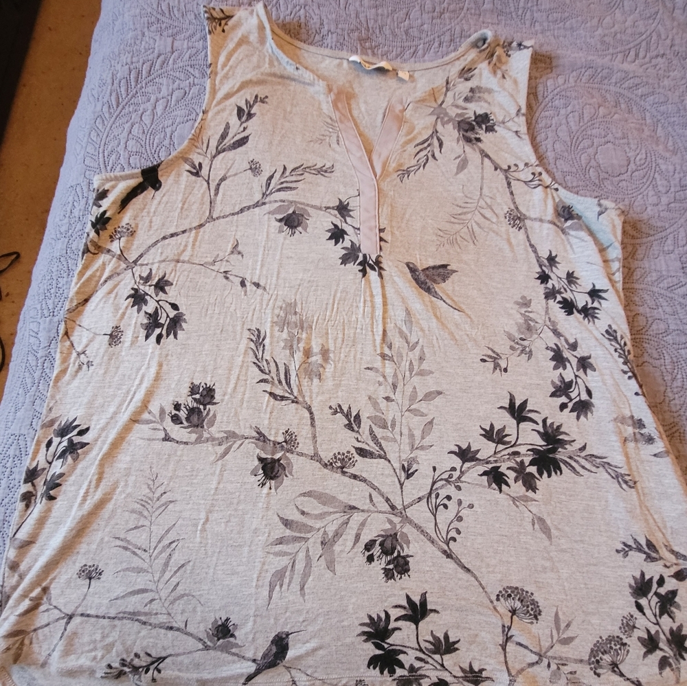 Reitmans sleeveless blouse size L